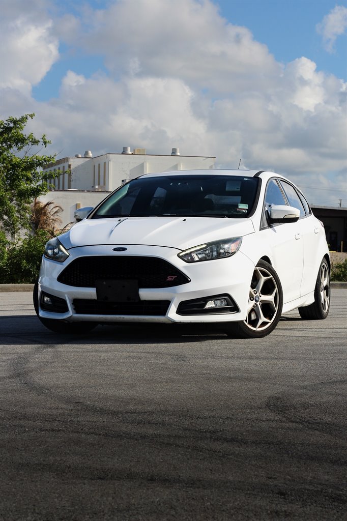 2016 Ford Focus 5 Door Hatch ST's photo